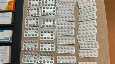 القبض على سيدتين وعاطل بحوزتهما أقراص مخدرة قبل ترويجها على عملائهم بعين شمس