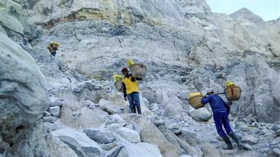 انتشال شخص على قيد الحياة بعد 4 أيام أسفل بئر منهار بموريتانيا