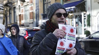 استمرار الاحتجاجات في كندا رغم تخلي الحكومة عن شهادة التطعيم