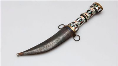    تفسير رؤية الخنجر في المنام وعلاقتها بالتعاسة والخوف والضيق 