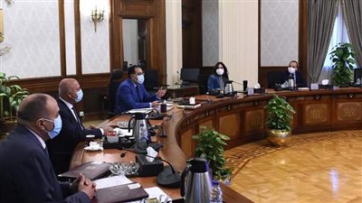 مصطفى مدبولي يتابع مع وزير النقل عددًا من مشروعات الوزارة