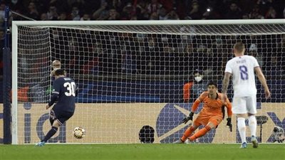 كيف تصدى حارس الريال لركلة جزاء ميسي؟.. كورتوا يجيب