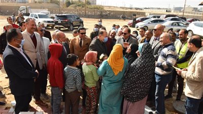 وسط الزغاريد.. محافظ أسيوط ورئيس جهاز التعمير يتفقدان إنشاء مجمع خدمات دشلوط | فيديو