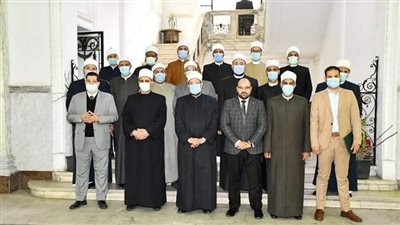 وزير الأوقاف يكرم الأئمة المصريين والفلسطينين المشاركين في الدورة المشتركة