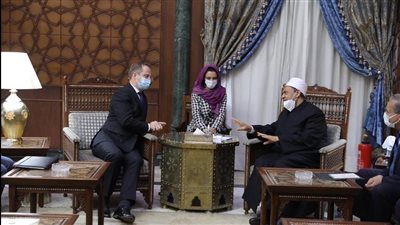 السفير البريطاني يوجه دعوة رسمية للإمام الأكبر لزيارة أكسفورد 