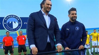بيراميدز يكرم عبد الله السعيد على مسيرته الدولية قبل لقاء بيراميدز
