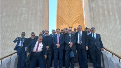 رئيس هيئة السد العالي يستعرض لوفد برلماني رمز الصداقة المصرية السوفيتية