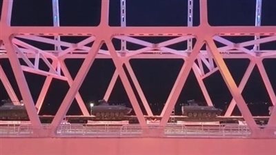 روسيا تنشر فيديو يظهر عودة دباباتها لقواعدها