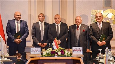 العربية للتصنيع تبحث تعميق التصنيع المحلي للسيارة جيلي في مصر