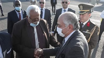 دوري أبطال إفريقيا: وفد السفارة المصرية ومسئولو الهلال في استقبال بعثة الأهلي بمطار الخرطوم