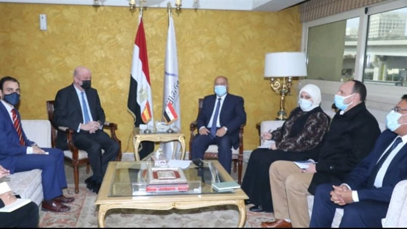 وزير النقل يبحث مع