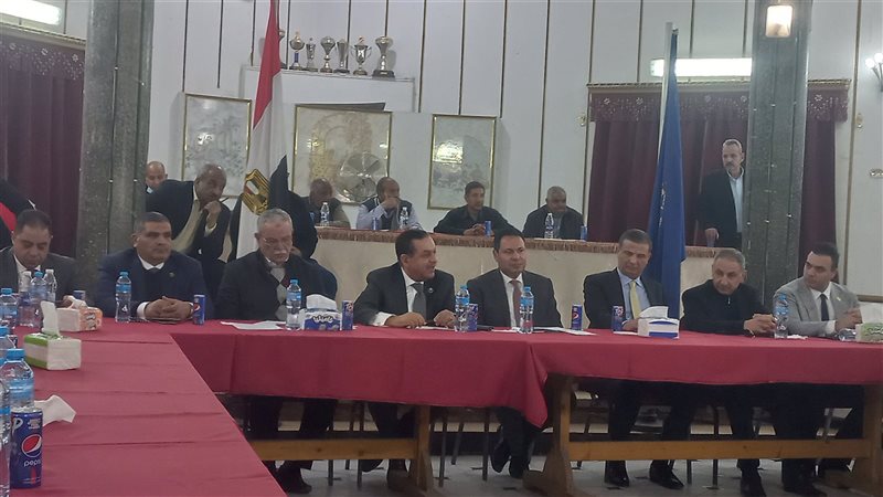 وفد برلمانى يزور