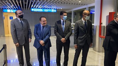 سفير مصر بزامبيا يستقبل بعثة بيراميدز بمطار لوساكا| صور