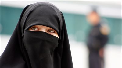 فقه السلفية.. ماذا تفعل المطلقة إذا تزوجت من رجل آخر وأنجبت منه فتيات؟ 