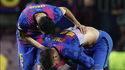 توريس يدخل في نوبة بكاء بعد التعادل مع نابولي بالدوري الأوروبي 