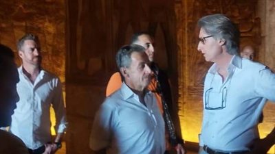 مطار أبو سمبل يستقبل رئيس فرنسا الأسبق