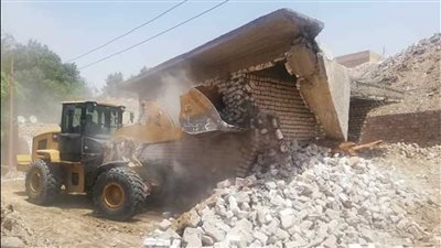 إزالة ٢٥ حالة تعد على أراضي أملاك الدولة في كرداسة والعياط 