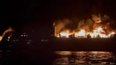 237 راكبا تحاصرهم النيران.. لحظة اشتعال النيران في سفينة بالبحر الأيوني | فيديو