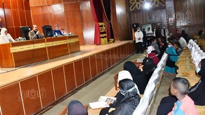 مكافحة الإدمان..محافظ أسوان يوجه بإجراء التحاليل الطبية على أصحاب الطلبات الجماهيرية 