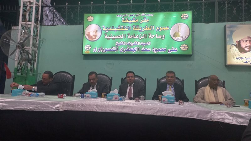 وفد برلمانى يستمع