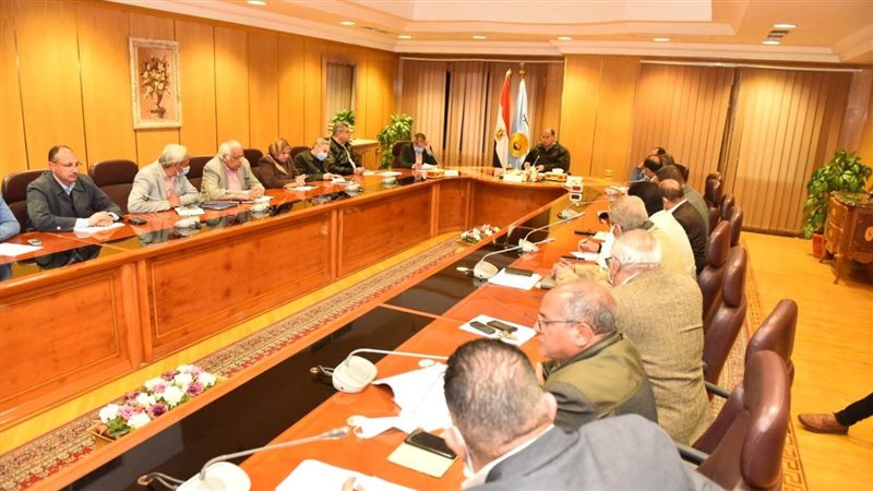اجتماع محافظ أسيوط