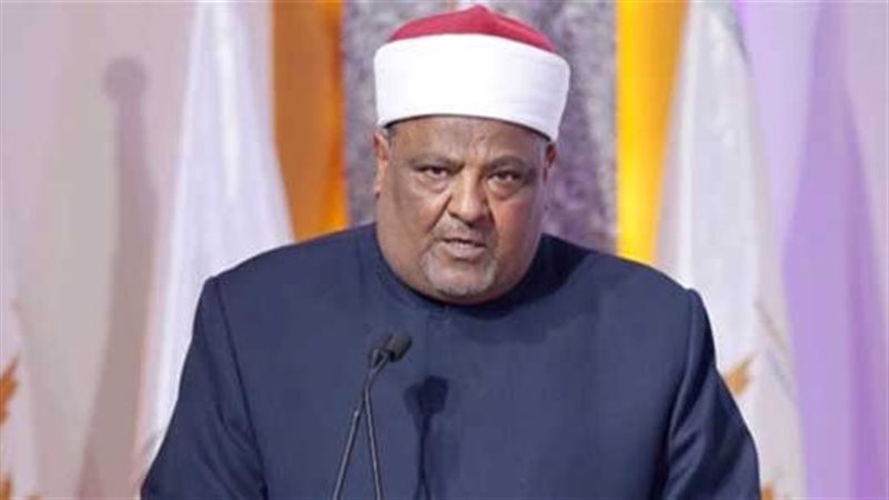 د. عباس شومان، الأمين