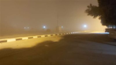عاصفة ترابية شديدة تضرب الوادي الجديد وتحجب الرؤية | صور