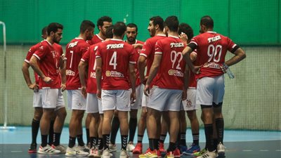 رجال يد الأهلي يفوز على البنك في الدوري