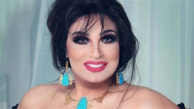 بعد 10 أيام على وفاة شقيقتها.. فيفي عبده تظهر بـ شيشة وبدلة رقص