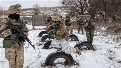 صور للأقمار الصناعية تظهر نشاطا عسكريا في بيلاروسيا والقرم وغرب روسيا