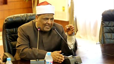 بعد إثارة الجدل..عباس شومان يوضح حكم الشرع حول استحقاق الأم لأجر مقابل إرضاع أبنائها 