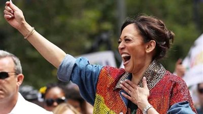 القصة الكاملة لوصف كامالا هاريس بملكة القهقهة (فيديو)