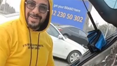 يبيع مشروبات في الشارع.. من هو الفنان كريم الحسيني؟