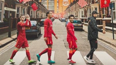 بصورته خلف يورجن كلوب.. ليفربول يعلن محمد صلاح قائد مباراة اليوم 