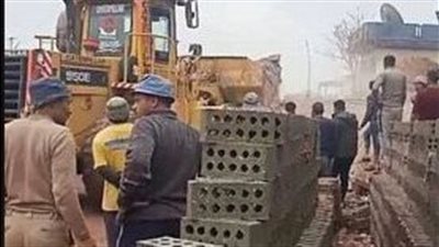 مصرع وإصابة 9 أشخاص في انهيار مدخنة بمصنع طوب بالدقهلية