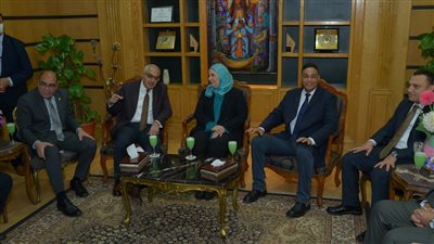 رئيس جامعة المنصورة يستقبل وزيرة التضامن الاجتماعي | صور 