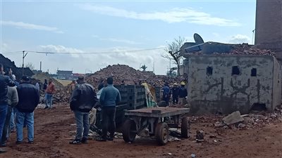 ارتفاع عدد ضحايا انهيار مدخنة مصنع الطوب بالدقهلية لـ 4 وفيات | صور 