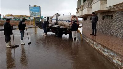 انتشار سيارات شفط مياه الأمطار بدمياط