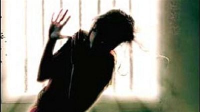 تفاصيل جديدة في احتجاز عامل لزوجته 4 سنوات وحلق شعرها وإعطائها أدوية المرض النفسي