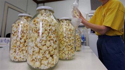 ملوك الفشار.. قصة أكبر صانع للتسلية في أوروبا