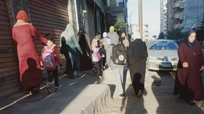 توافد طلاب وطالبات الإسكندرية على المدارس بانطلاق الفصل الدراسي الثاني | صور 