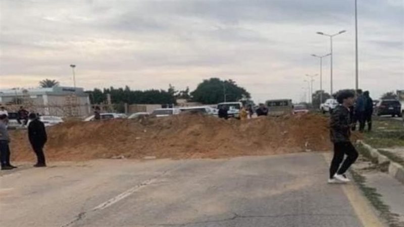لحظة إغلاق طريق العاصمة