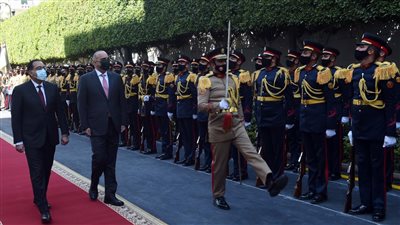 مراسم استقبال رسمية لرئيس الوزراء الأردني بمقر مجلس الوزراء