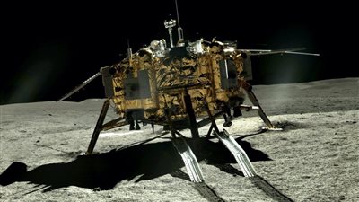 مركبة تجوال فضائية تتوصل لاكتشاف مثير على القمر