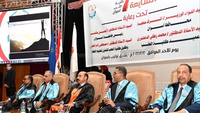 تخريج الدفعة 7 لطلاب طب أسوان | صور