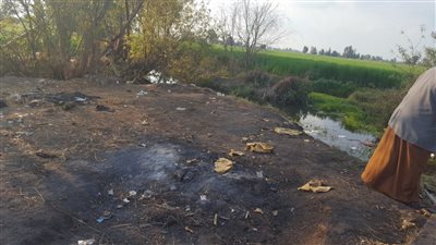 بعد استشهاد ضابط.. الأهالي يحرقون متعلقات خارجين عن القانون في دكرنس|فيديو