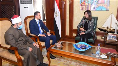 وزيرة الهجرة تلتقي مدير مركز الأزهر للفتوى الإلكترونية لبحث رعاية أبنائنا بالخارج