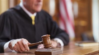 تفسير حلم القاضي في المنام وعلاقته بالاستقرار النفسي والسعادة والفرح 