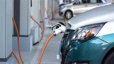 خبير: توطين صناعة السيارات الكهربائية في مصر يوفر فرص عمل للشباب 