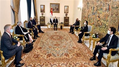 بسام راضي: السيسي يستقبل كيري المبعوث الرئاسي الأمريكي الخاص للمناخ.. ويؤكد أن مصر ستنبني مقاربة شاملة ومحايدة لضمان خروج القمة بنتائج إيجابية في صالح دعم عمل المناخ الدولي بكافة مكوناته